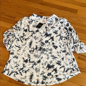 NWT Women's Navy & White Tie-Dye V-Neck Top